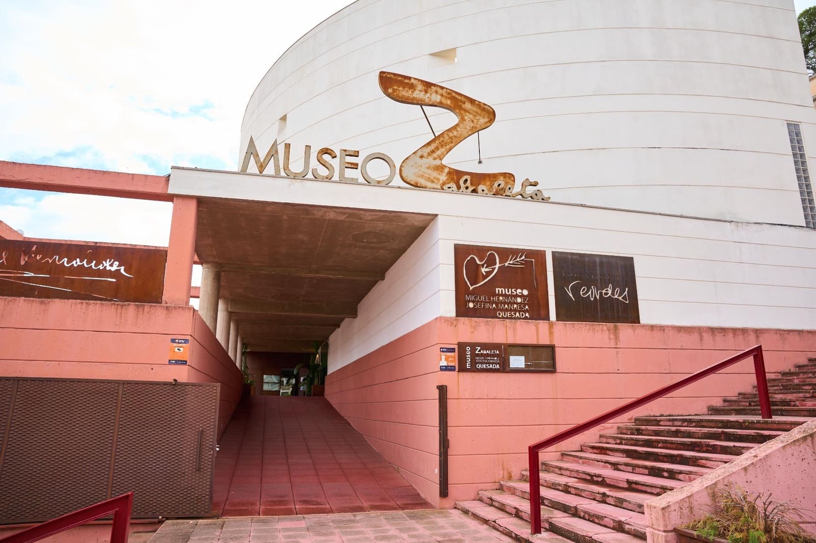 Hotel for sale in Quesada - € 1,990,000 (Ref: 9374636)