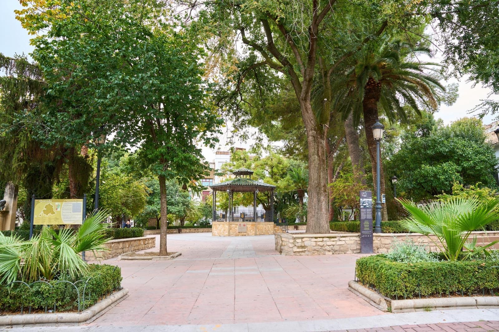 Hotel for sale in Quesada - € 1,990,000 (Ref: 9374636)