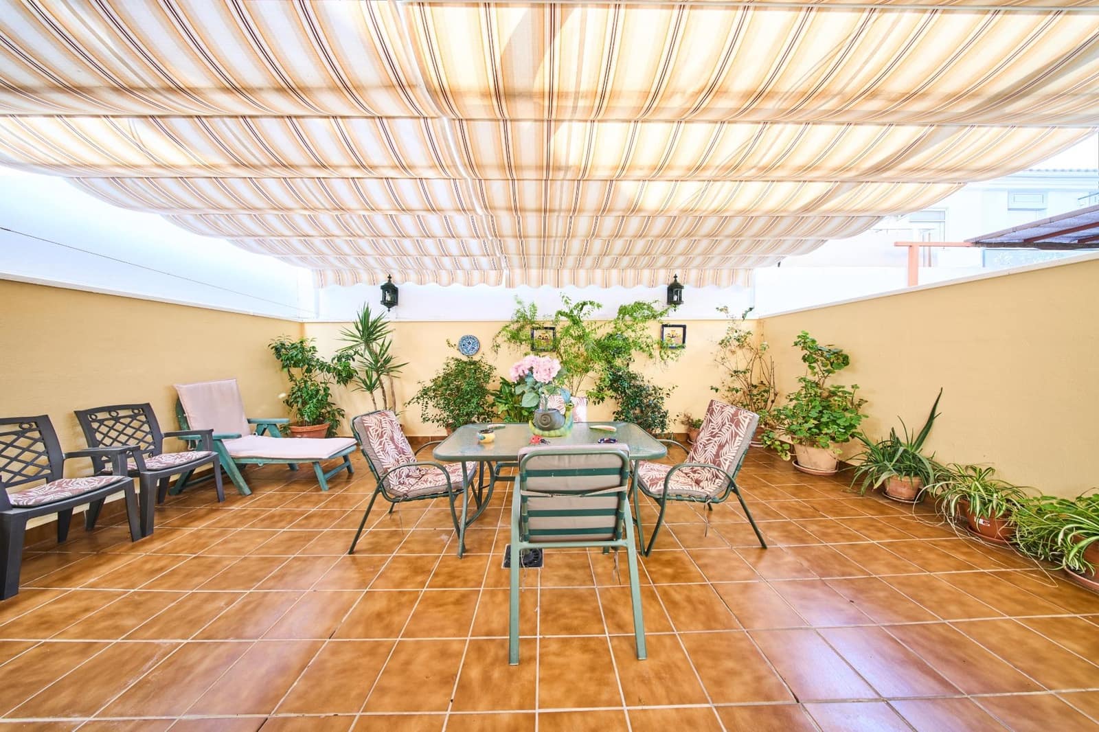 4 makuuhuone Omakotitalo myytävänä paikassa Peligros - 245 000 € (Ref: 9374644)