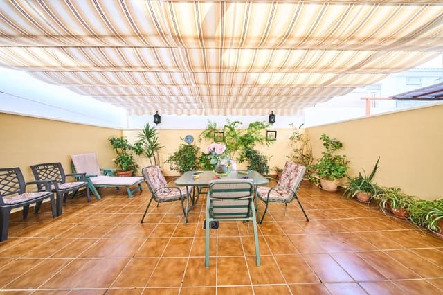 Casa de 4 habitaciones en Peligros en venta - 245.000 € (Ref: 9374644)