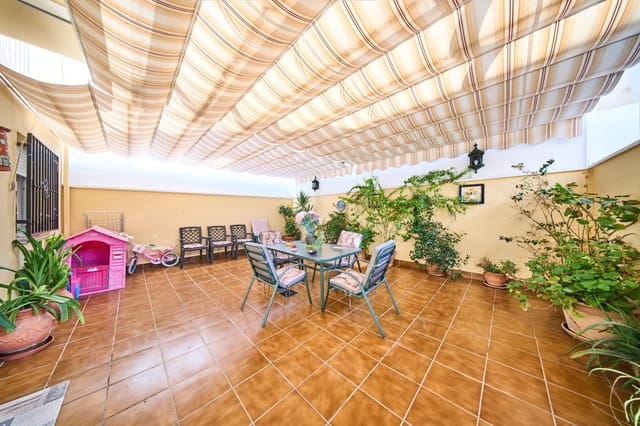 Casa de 4 habitaciones en Peligros en venta - 245.000 € (Ref: 9374644)