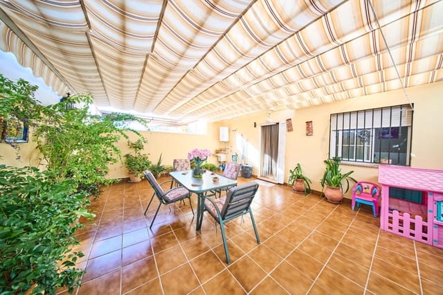 Casa de 4 habitaciones en Peligros en venta - 245.000 € (Ref: 9374644)