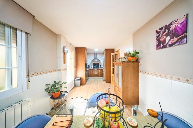 4 soveværelse Byhus til salg i Peligros - € 235.000 (Ref: 9374644)