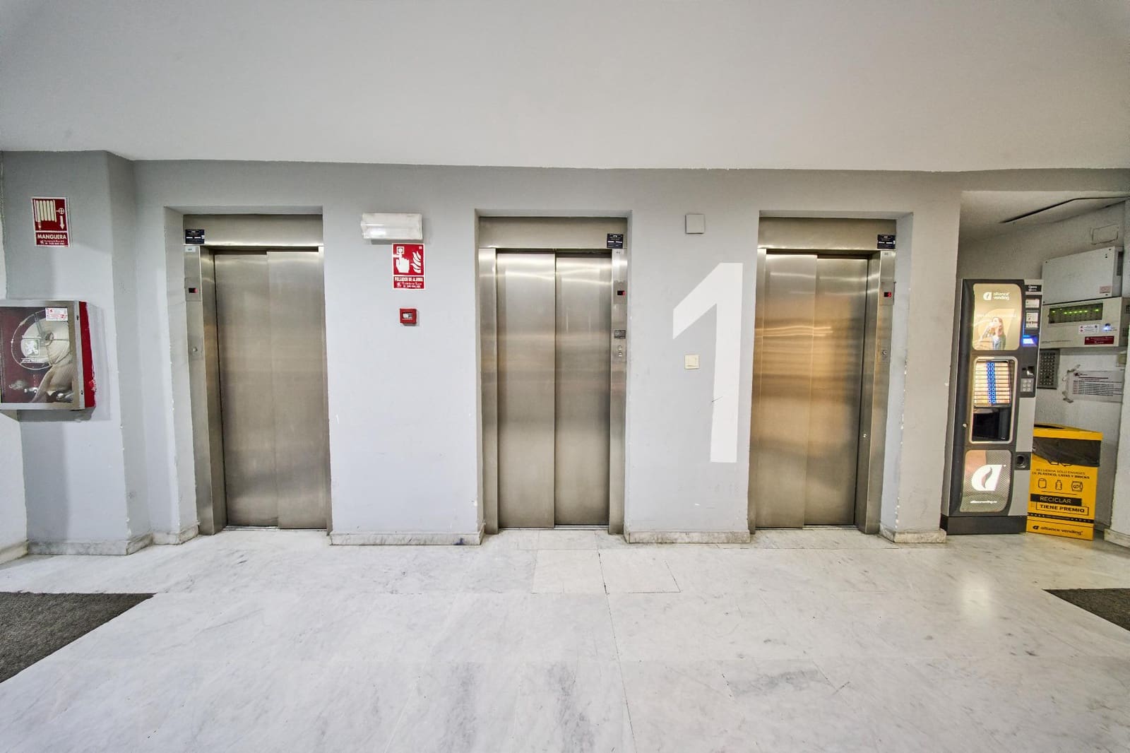 Garage à vendre à Grenade ville - 36 500 € (Ref: 9386179)