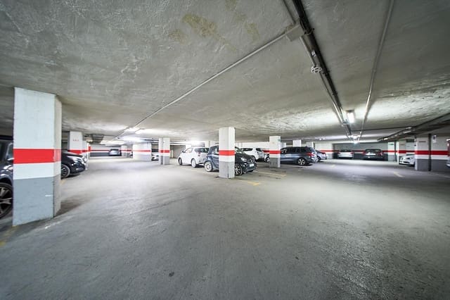 Garage til salg i Granada by - € 36.500 (Ref: 9386179)