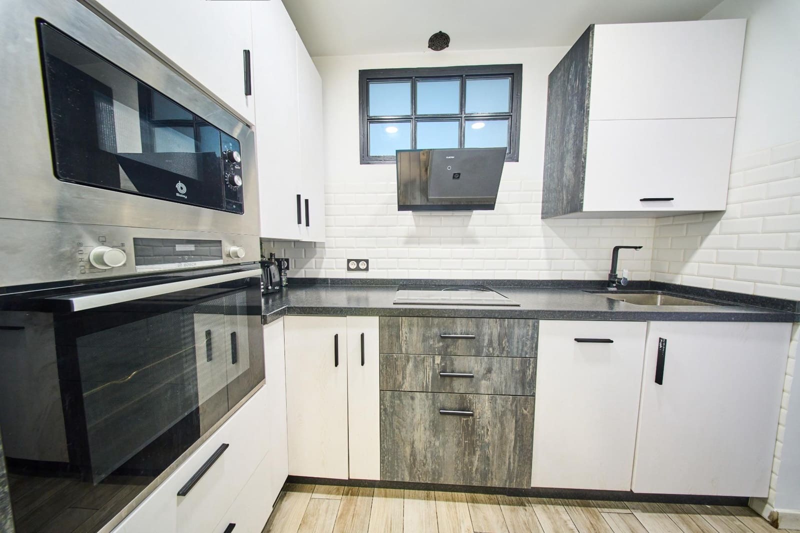 5 bedroom Cave House for sale in Granada city - € 490,000 (Ref: 9386181)