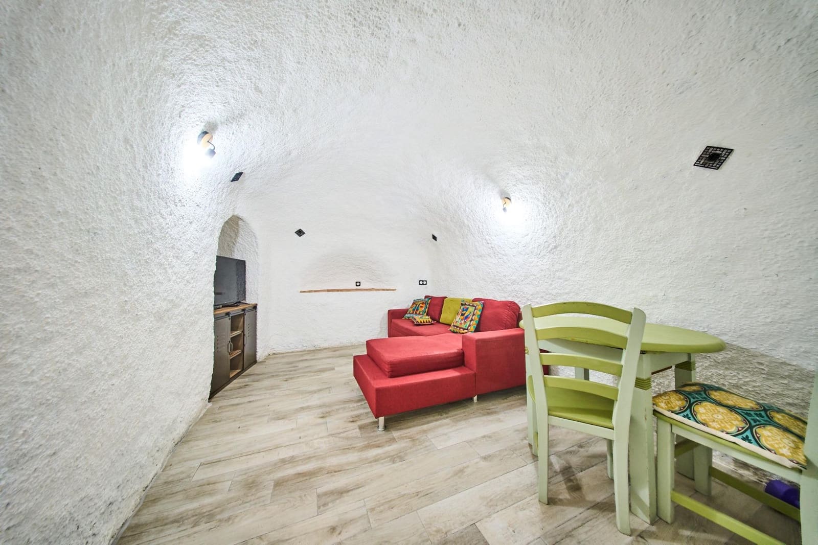 5 bedroom Cave House for sale in Granada city - € 490,000 (Ref: 9386181)