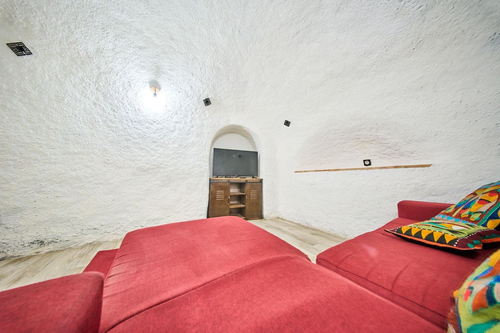 5 bedroom Cave House for sale in Granada city - € 490,000 (Ref: 9386181)