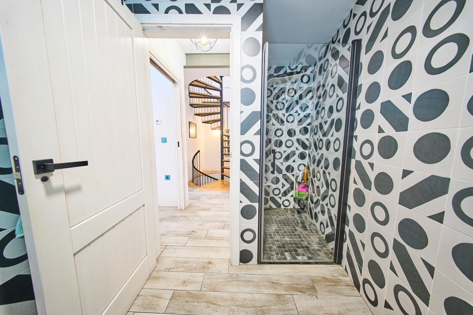 5 bedroom Cave House for sale in Granada city - € 490,000 (Ref: 9386181)