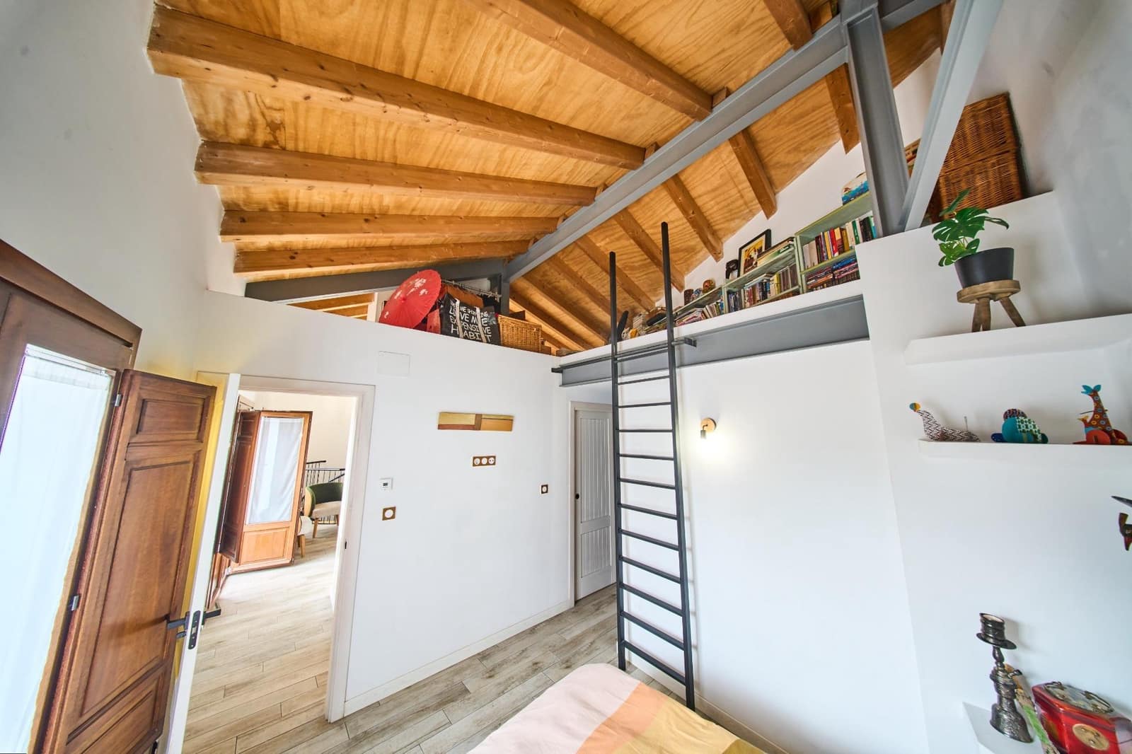 5 bedroom Cave House for sale in Granada city - € 490,000 (Ref: 9386181)