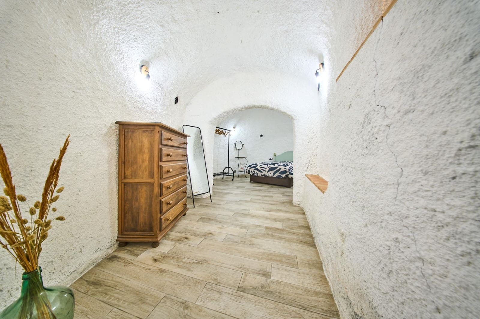 5 bedroom Cave House for sale in Granada city - € 470,000 (Ref: 9386181)