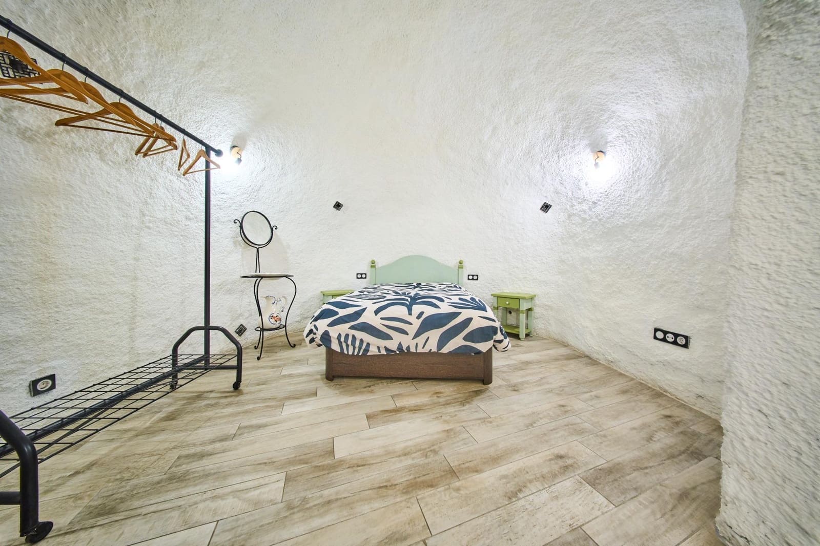 5 bedroom Cave House for sale in Granada city - € 470,000 (Ref: 9386181)