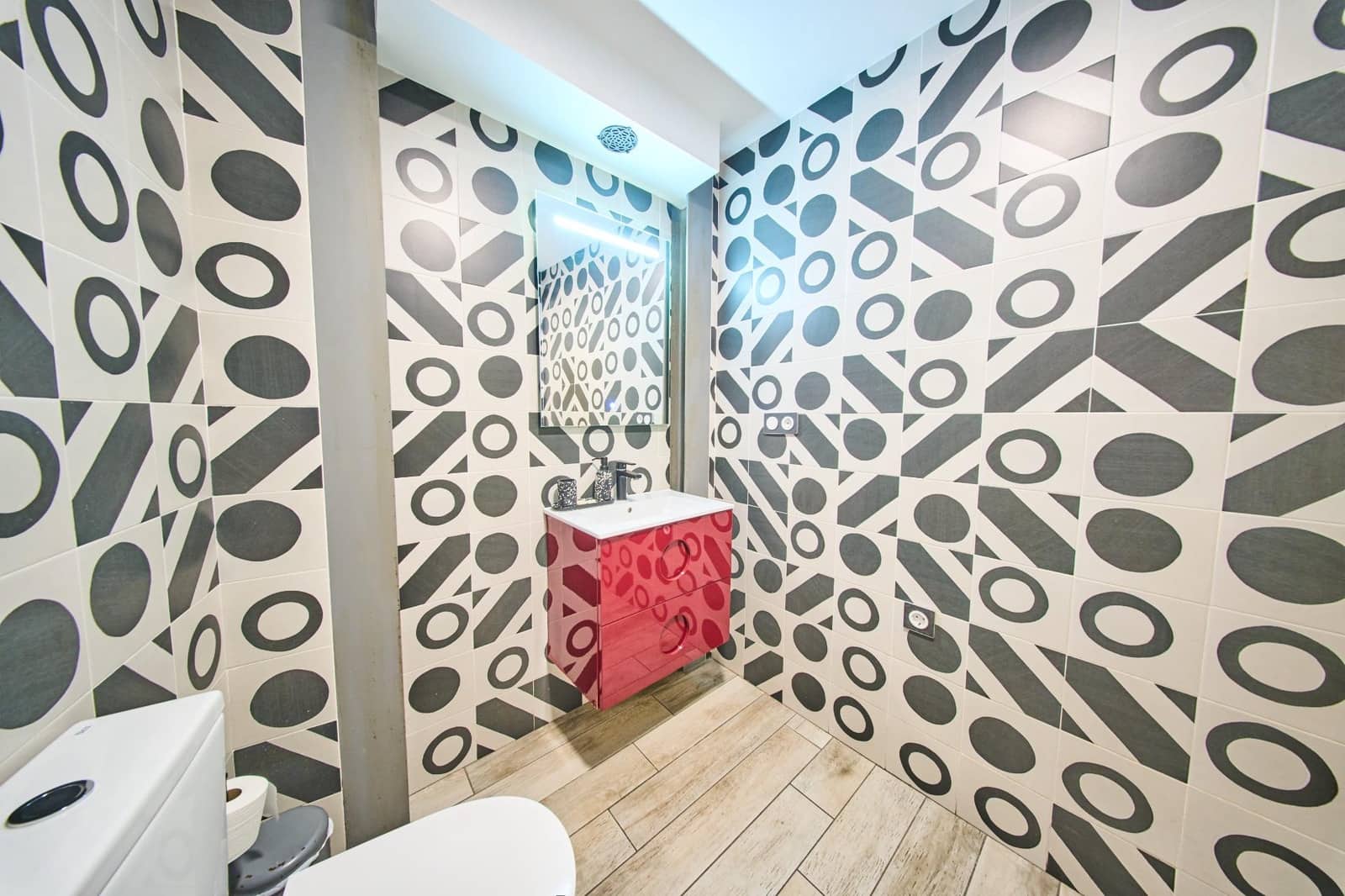 5 bedroom Cave House for sale in Granada city - € 470,000 (Ref: 9386181)