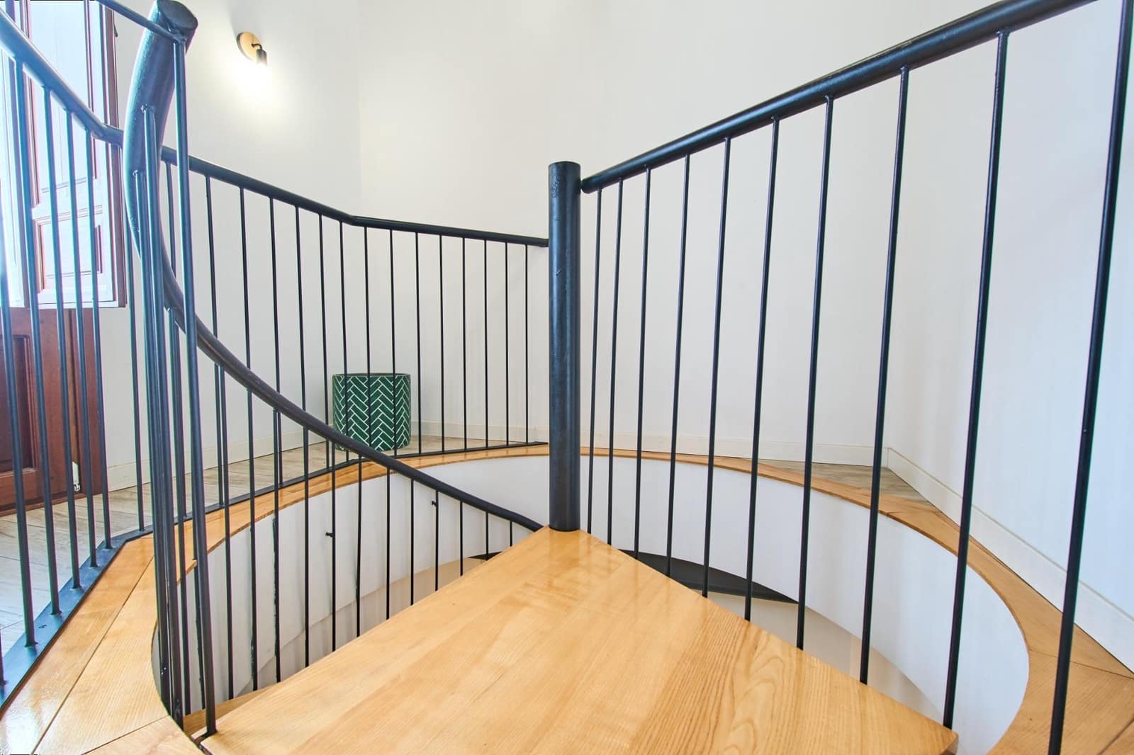 5 bedroom Cave House for sale in Granada city - € 470,000 (Ref: 9386181)