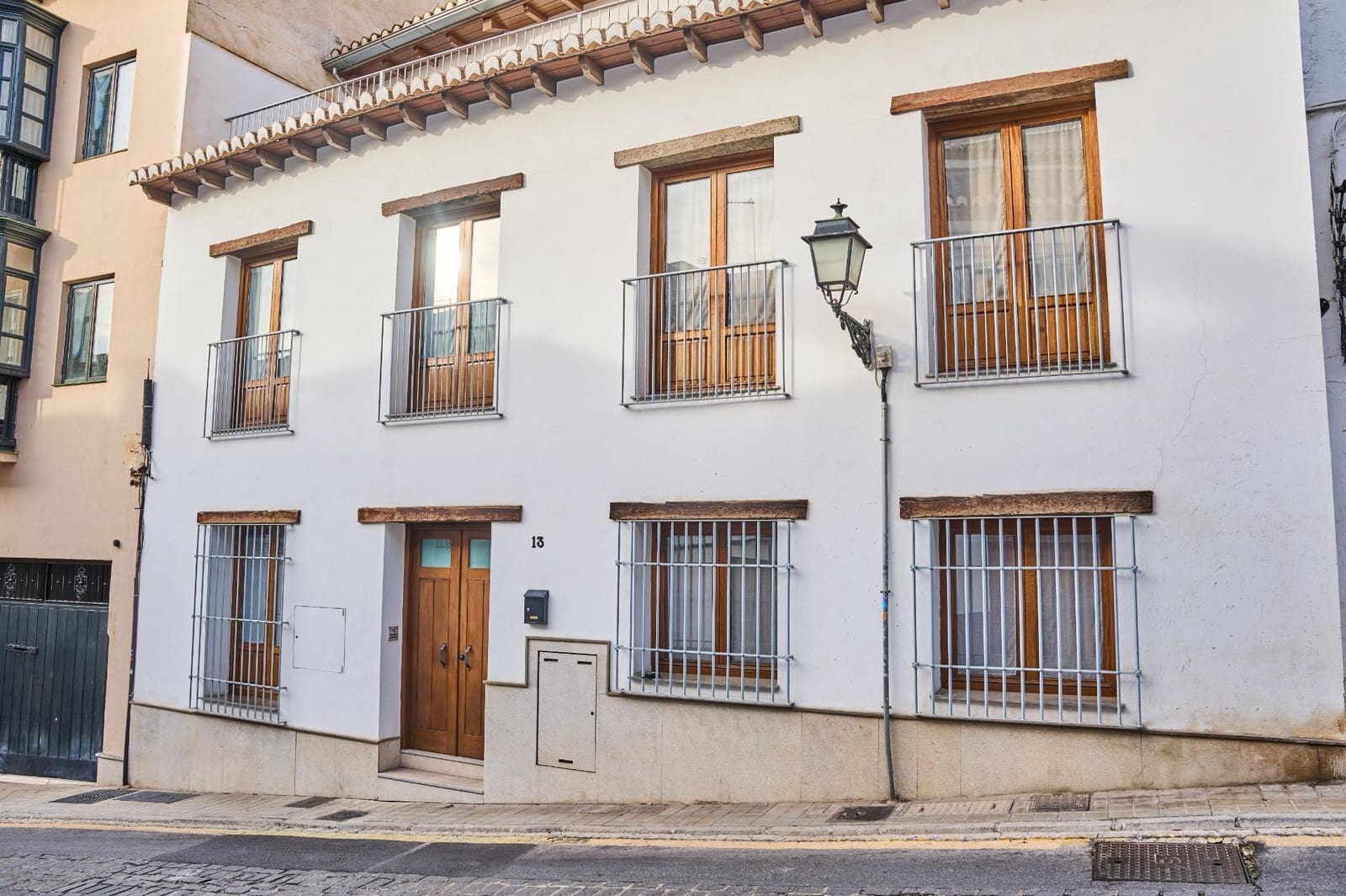 5 bedroom Cave House for sale in Granada city - € 470,000 (Ref: 9386181)