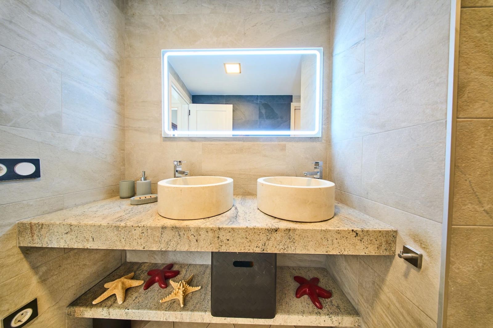 5 bedroom Cave House for sale in Granada city - € 470,000 (Ref: 9386181)