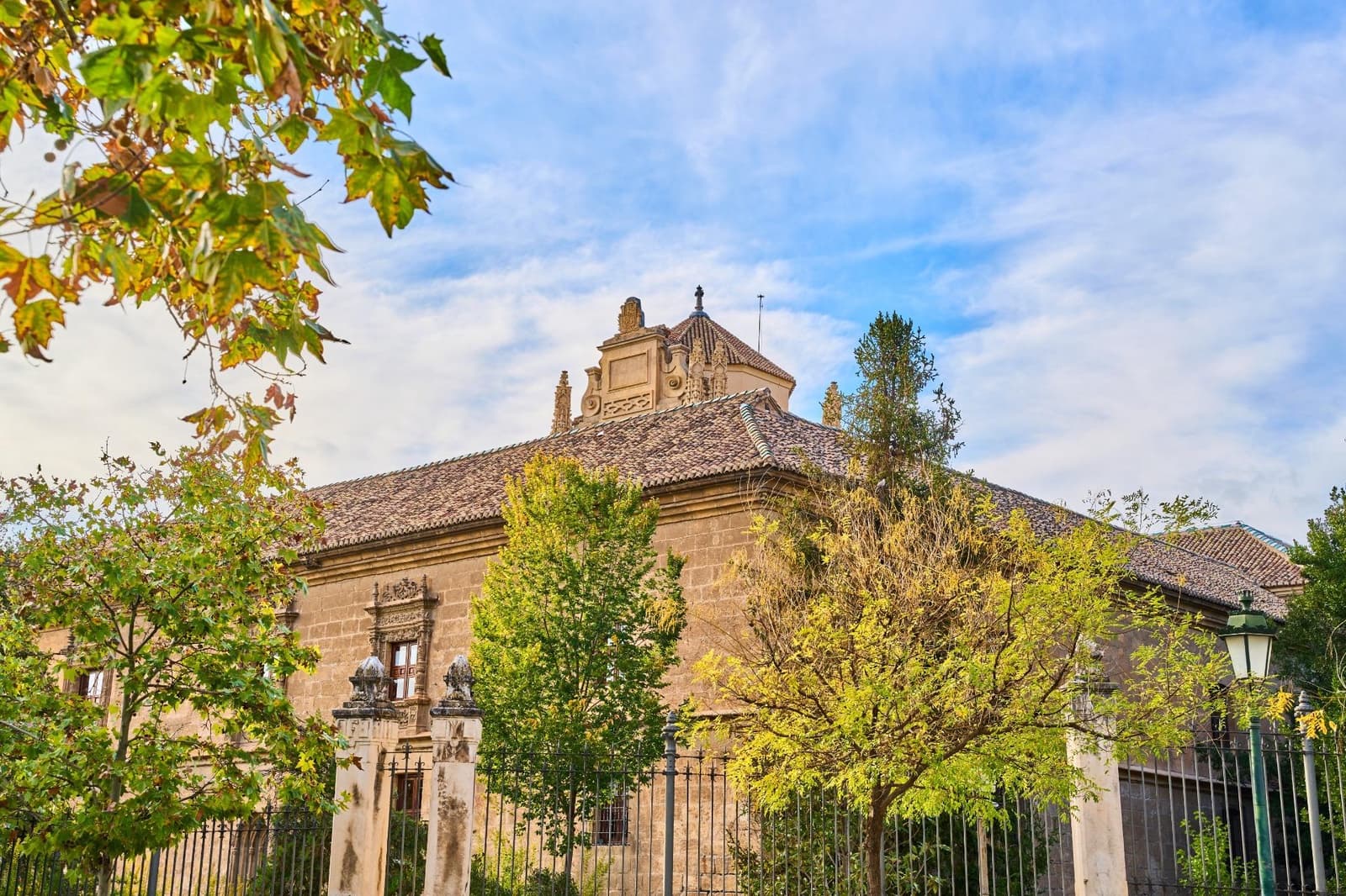 5 bedroom Cave House for sale in Granada city - € 470,000 (Ref: 9386181)