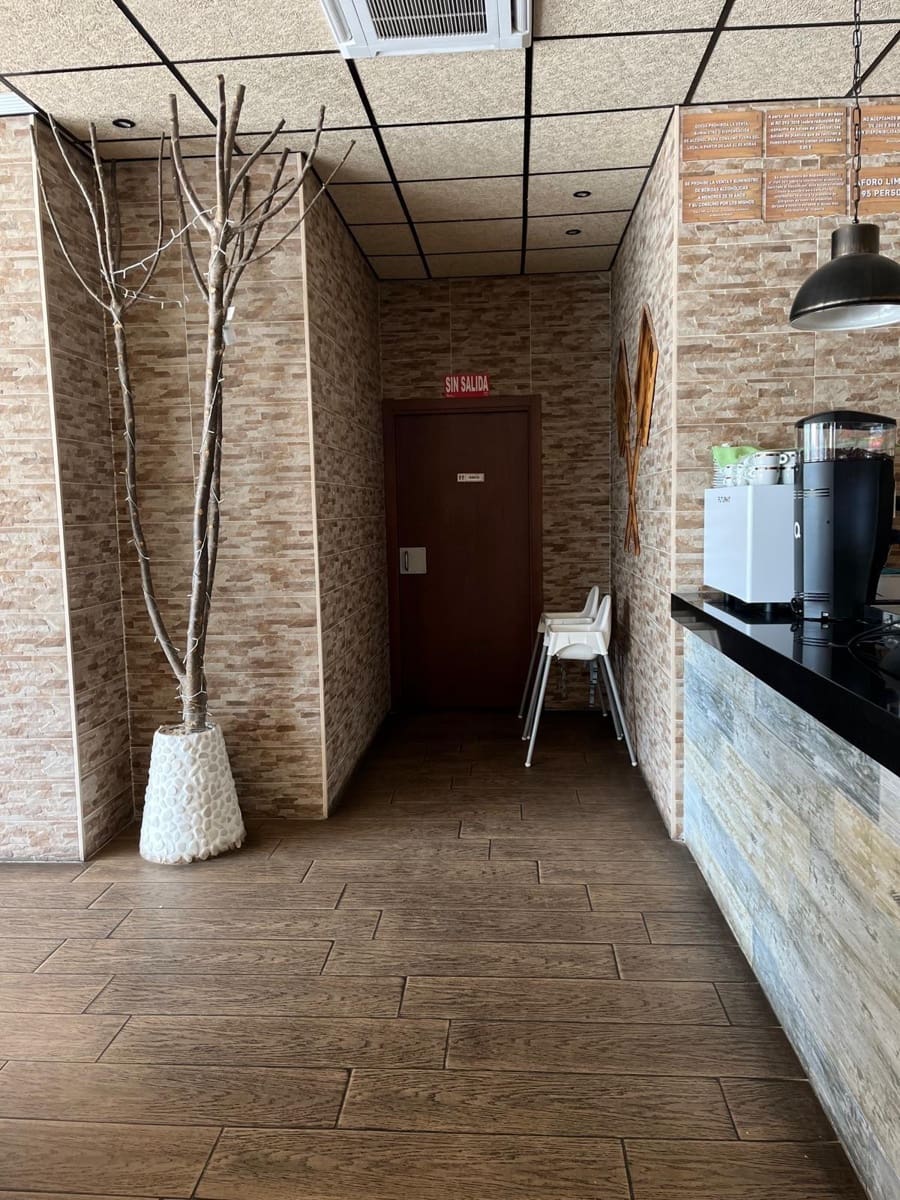 Commerciale da affittare in Granada citta - 2.400 € (Rif: 9396239)