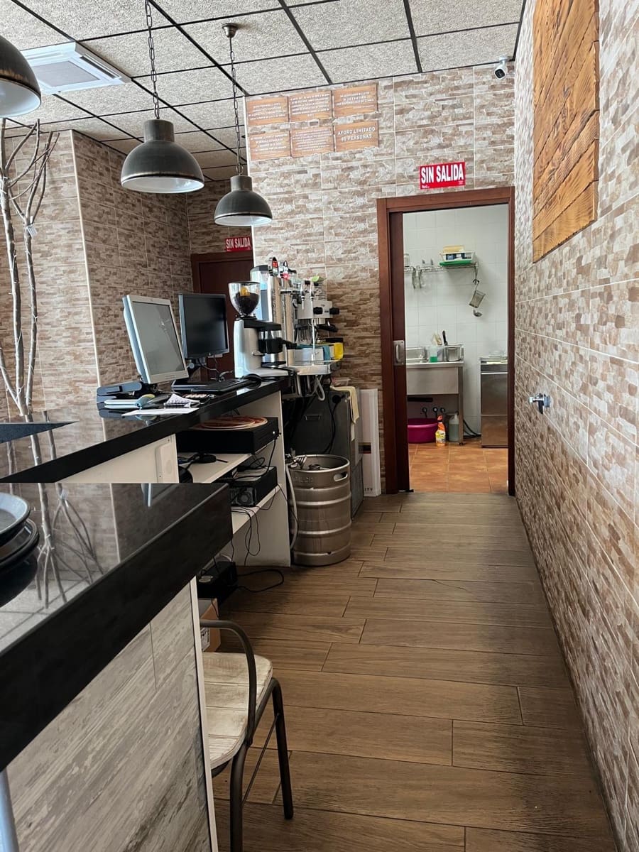 Commerciale da affittare in Granada citta - 2.400 € (Rif: 9396239)