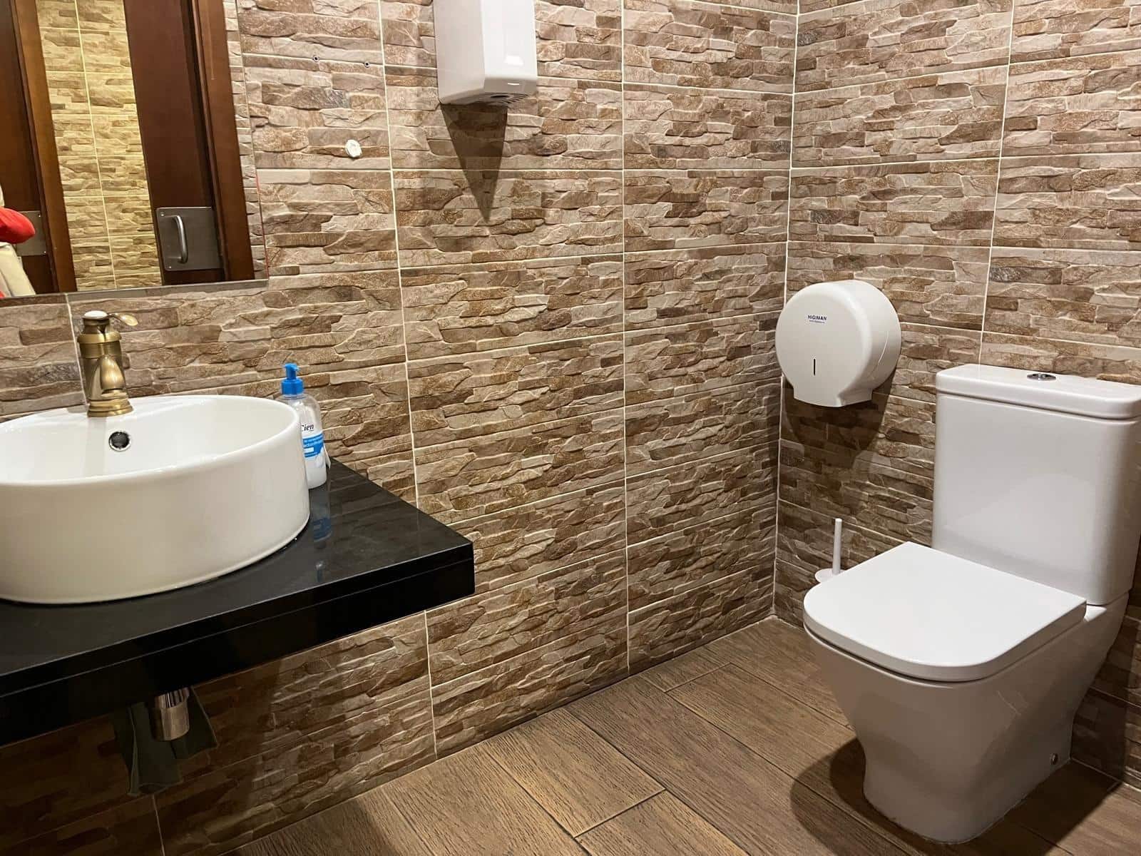 Commerciale da affittare in Granada citta - 2.400 € (Rif: 9396239)