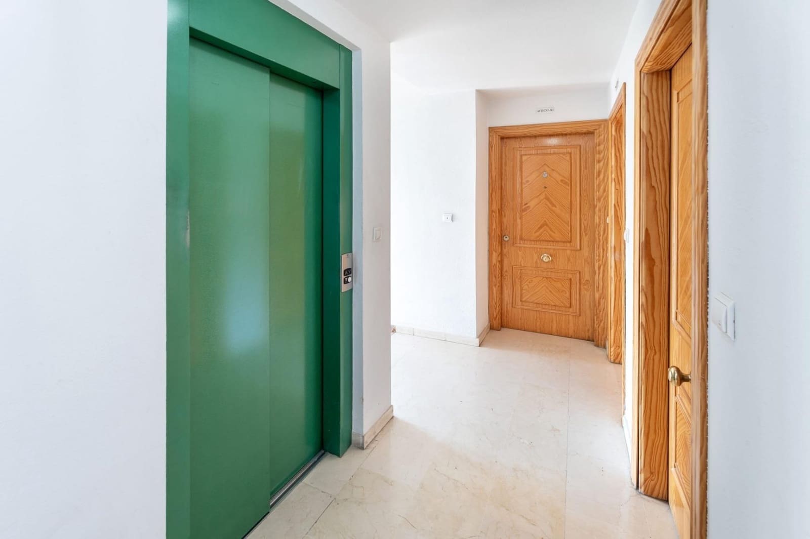 4 sovrum Takvåning till salu i Maracena - 260 000 € (Ref: 9406621)