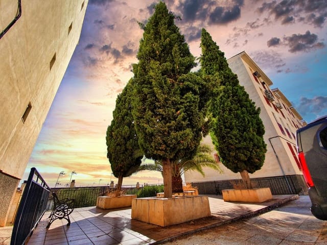 Piso de 3 habitaciones en Huétor Vega en venta - 160.000 € (Ref: 9408036)