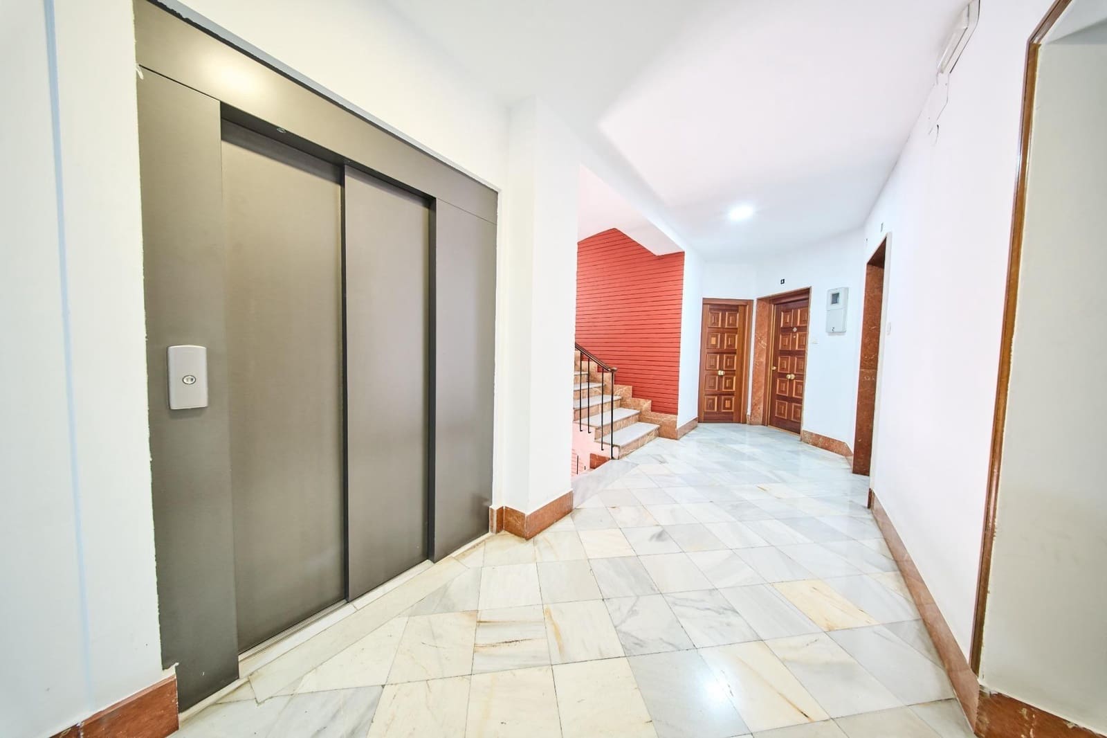 5 soveværelse Lejlighed til salg i Granada by - € 472.000 (Ref: 9411198)