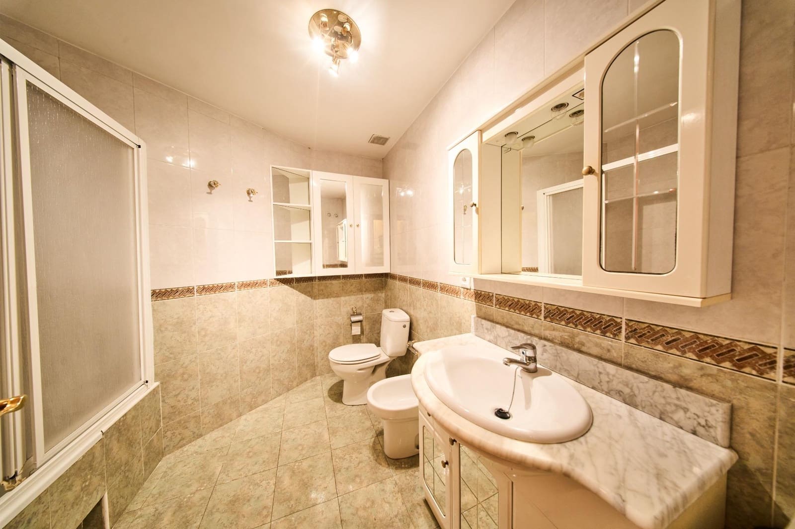 3 bedroom Flat for sale in Ogijares with garage - € 210,000 (Ref: 9411200)