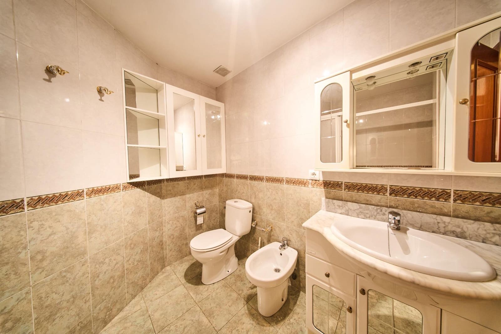 3 bedroom Flat for sale in Ogijares with garage - € 210,000 (Ref: 9411200)