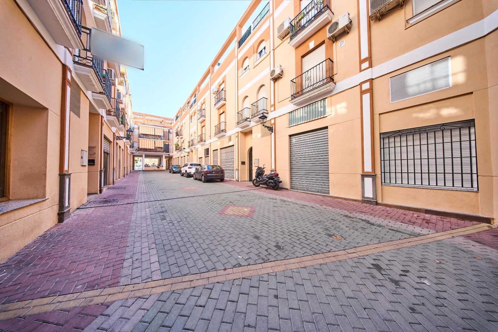 3 bedroom Flat for sale in Ogijares with garage - € 210,000 (Ref: 9411200)