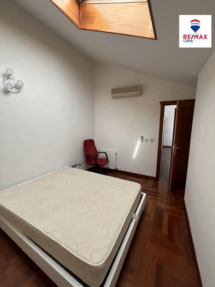 7 soveværelse Penthouse til leje i Granada by - € 1.650 (Ref: 9411201)