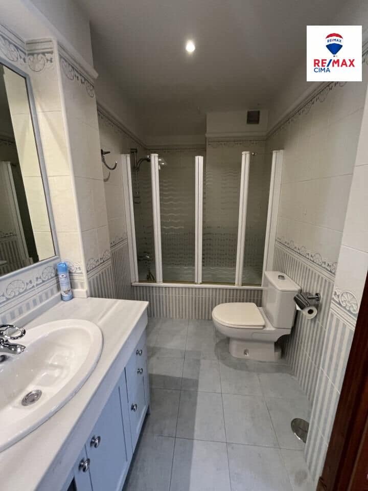 7 soveværelse Penthouse til leje i Granada by - € 1.650 (Ref: 9411201)