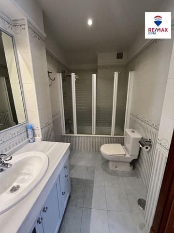 7 bedroom Penthouse for rent in Centro, Granada city - € 1,650 (Ref: 9411201)