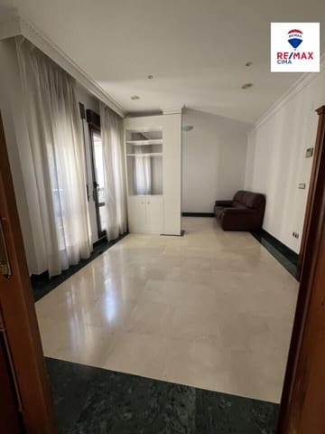 7 bedroom Penthouse for rent in Centro, Granada city - € 1,650 (Ref: 9411201)