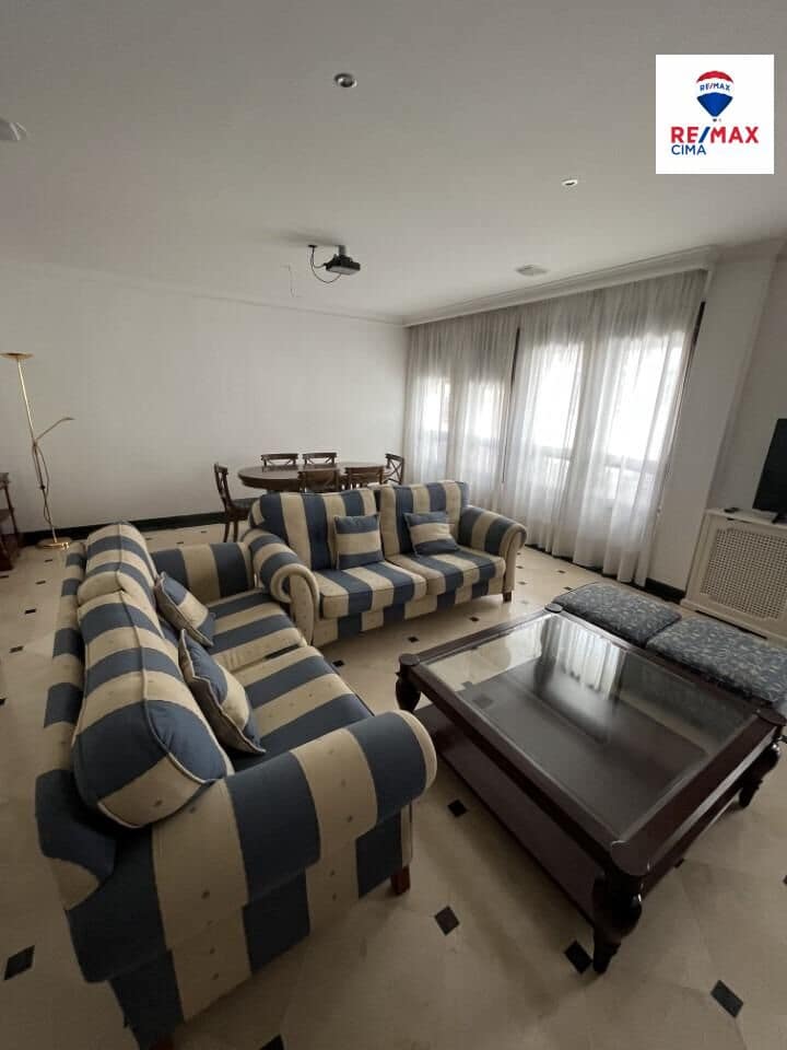 7 soveværelse Penthouse til leje i Granada by - € 1.650 (Ref: 9411201)