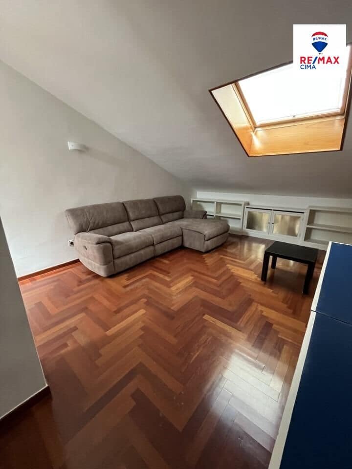 7 soveværelse Penthouse til leje i Granada by - € 1.650 (Ref: 9411201)