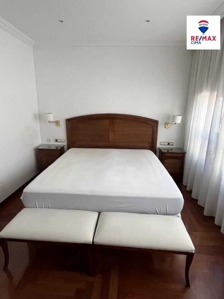 7 soveværelse Penthouse til leje i Granada by - € 1.650 (Ref: 9411201)