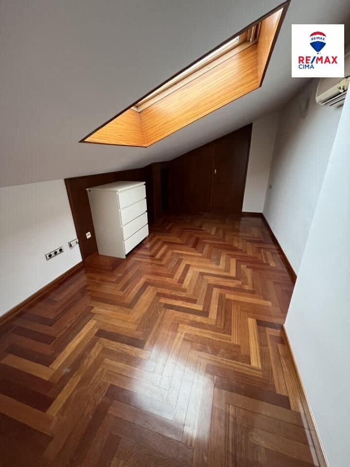 7 soveværelse Penthouse til leje i Granada by - € 1.650 (Ref: 9411201)