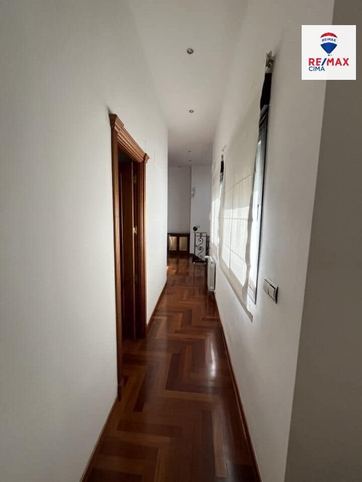 7 soveværelse Penthouse til leje i Granada by - € 1.650 (Ref: 9411201)