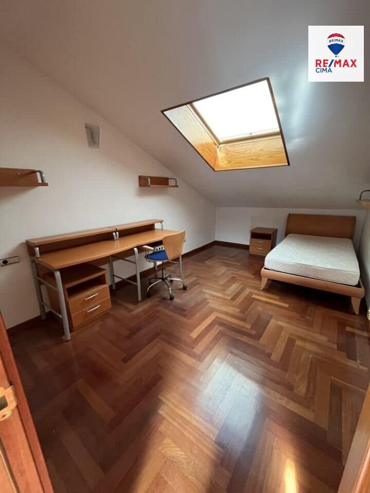 7 soveværelse Penthouse til leje i Granada by - € 1.650 (Ref: 9411201)