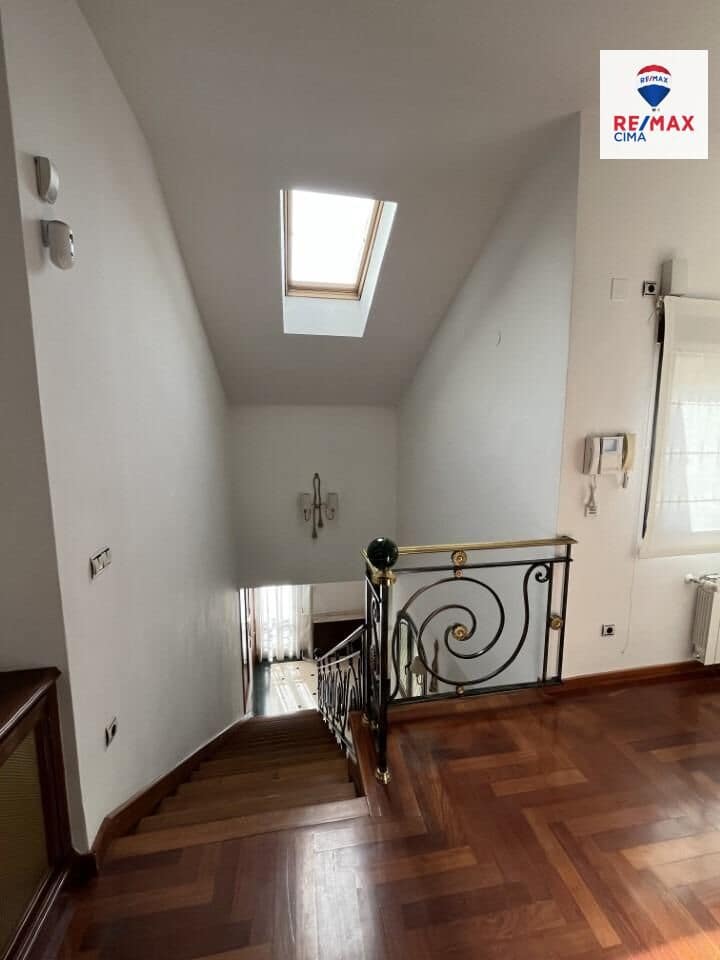 7 soveværelse Penthouse til leje i Granada by - € 1.650 (Ref: 9411201)