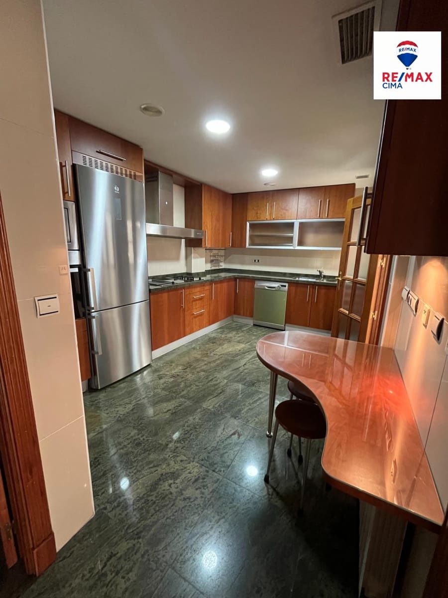 7 soveværelse Penthouse til leje i Granada by - € 1.650 (Ref: 9411201)