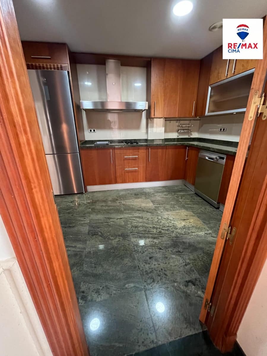 7 soveværelse Penthouse til leje i Granada by - € 1.650 (Ref: 9411201)