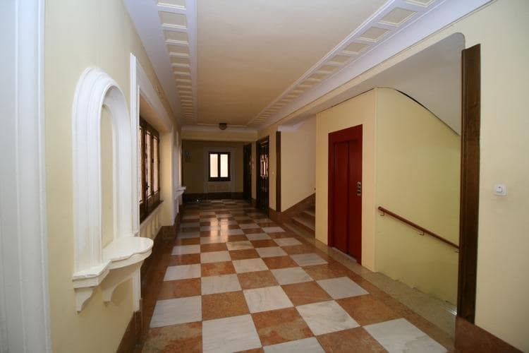 Office for rent in Granada city - € 2,000 (Ref: 9411202)