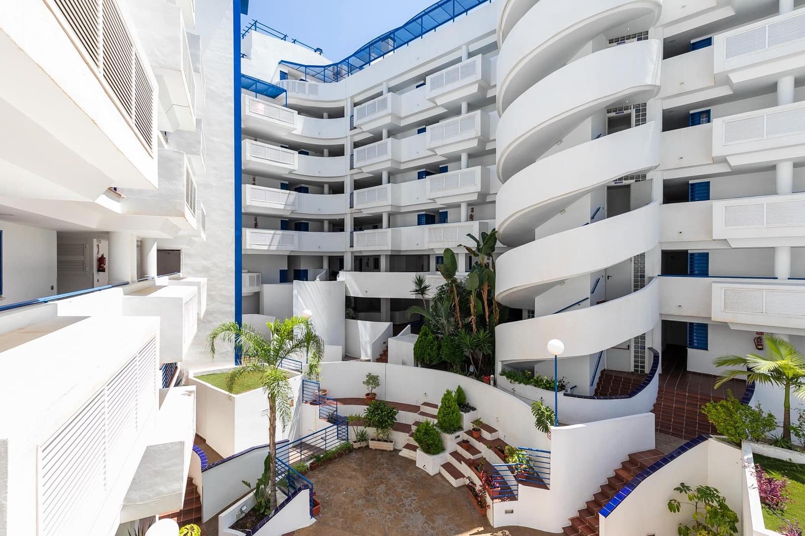 1 soveværelse Lejlighed til salg i Torrequebrada med swimmingpool garage - € 199.000 (Ref: 9414293)