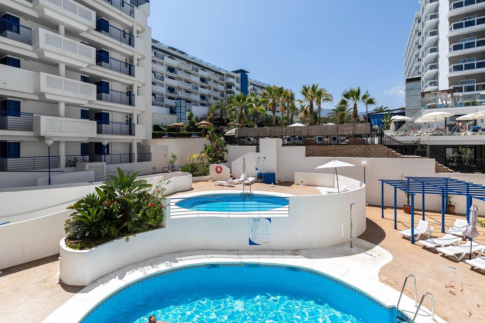 1 soveværelse Lejlighed til salg i Torrequebrada med swimmingpool garage - € 199.000 (Ref: 9414293)