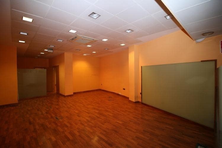 2 camera da letto Commerciale da affittare in Granada citta - 700 € (Rif: 9416053)