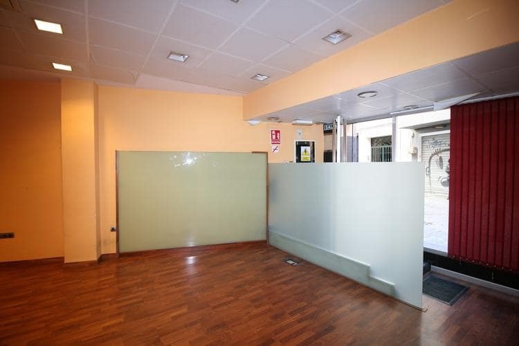 2 camera da letto Commerciale da affittare in Granada citta - 700 € (Rif: 9416053)