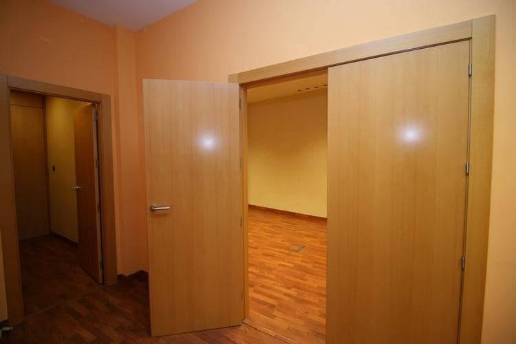 2 camera da letto Commerciale da affittare in Granada citta - 700 € (Rif: 9416053)