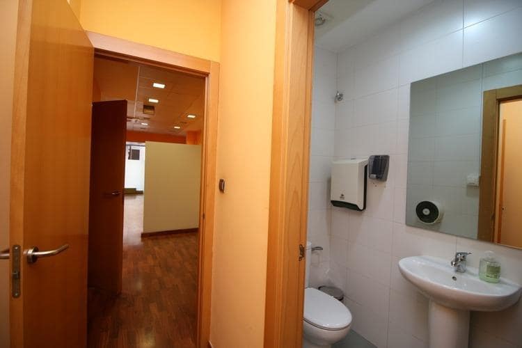 2 camera da letto Commerciale da affittare in Granada citta - 700 € (Rif: 9416053)